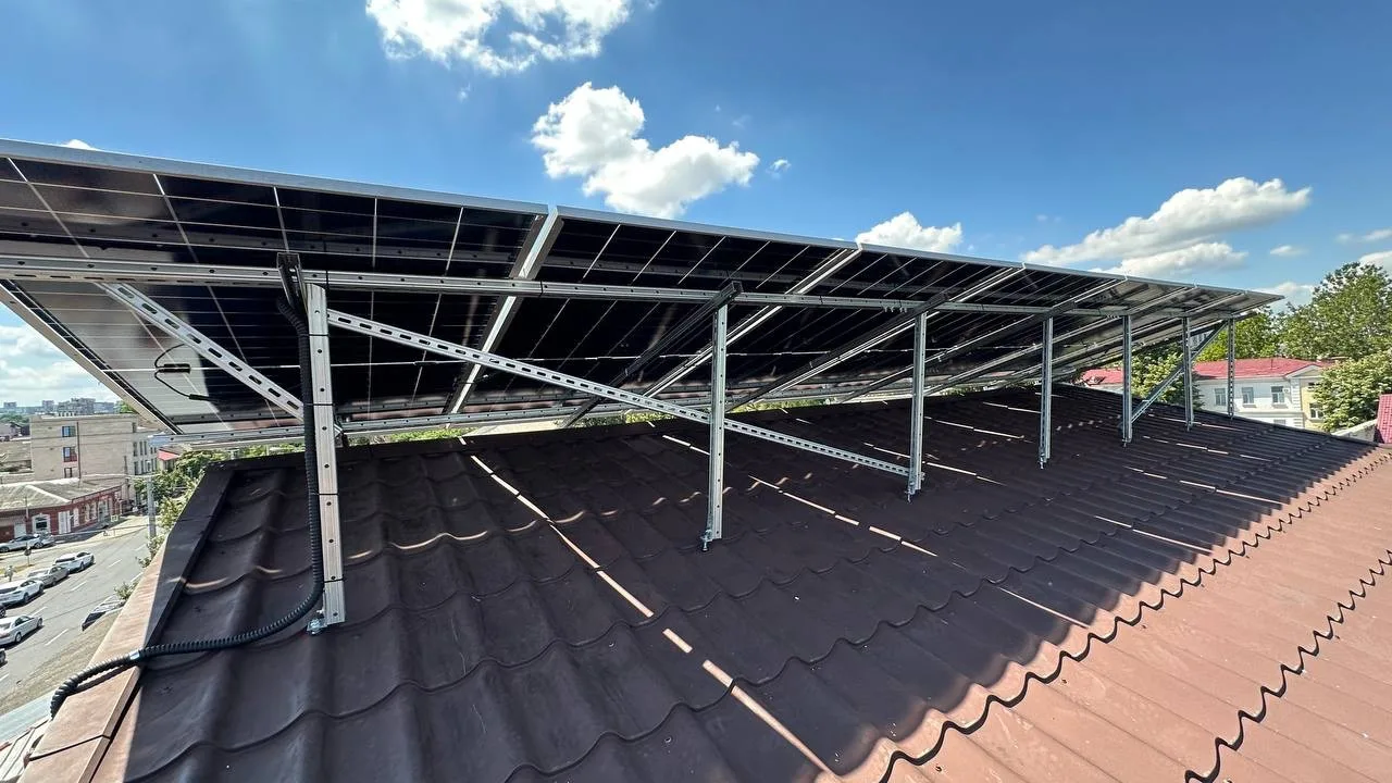 Invertor și panouri solare monitorizare în timp real stație fotovoltaică 25kW Chișinău