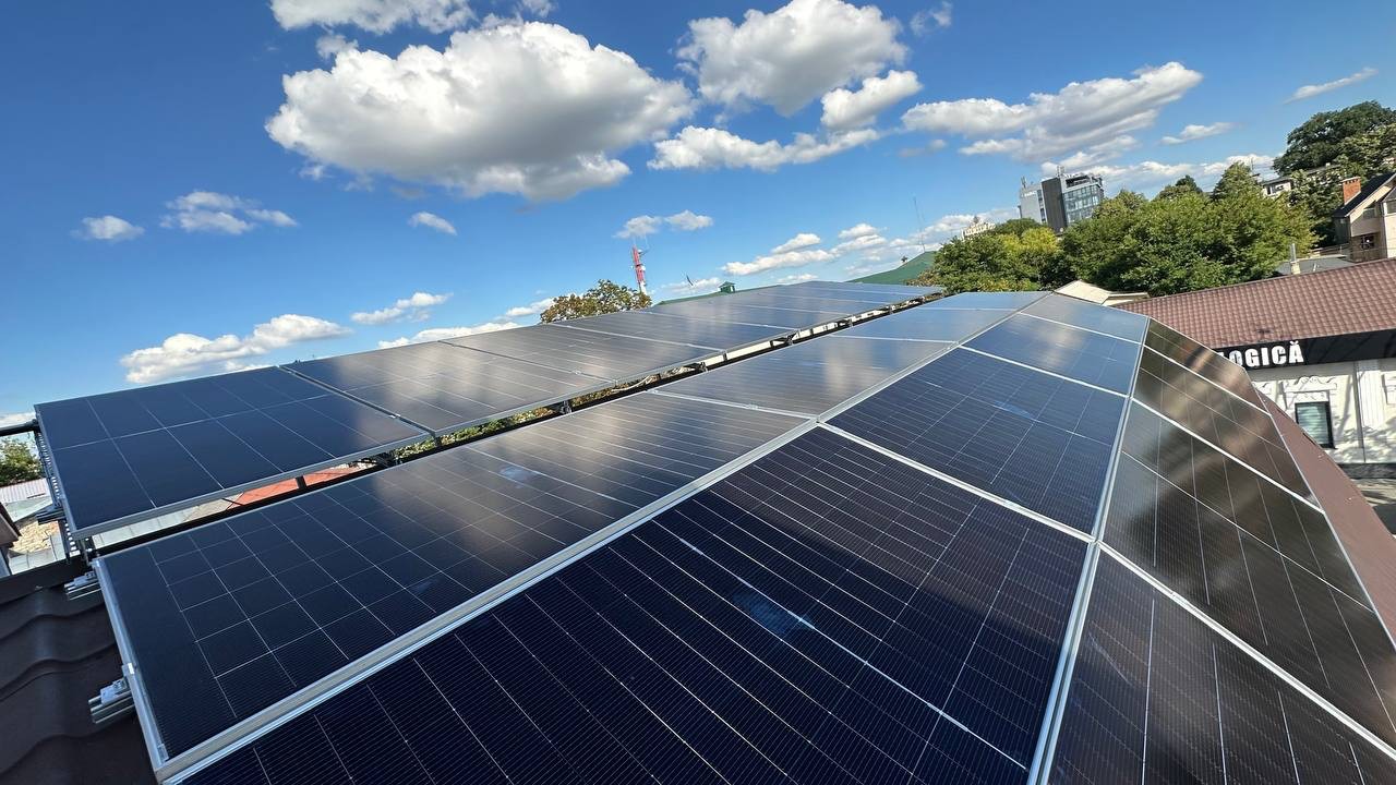 Stație fotovoltaică 25kW Chișinău Vasile Alexandri clinica stomatologică panouri solare ePrime