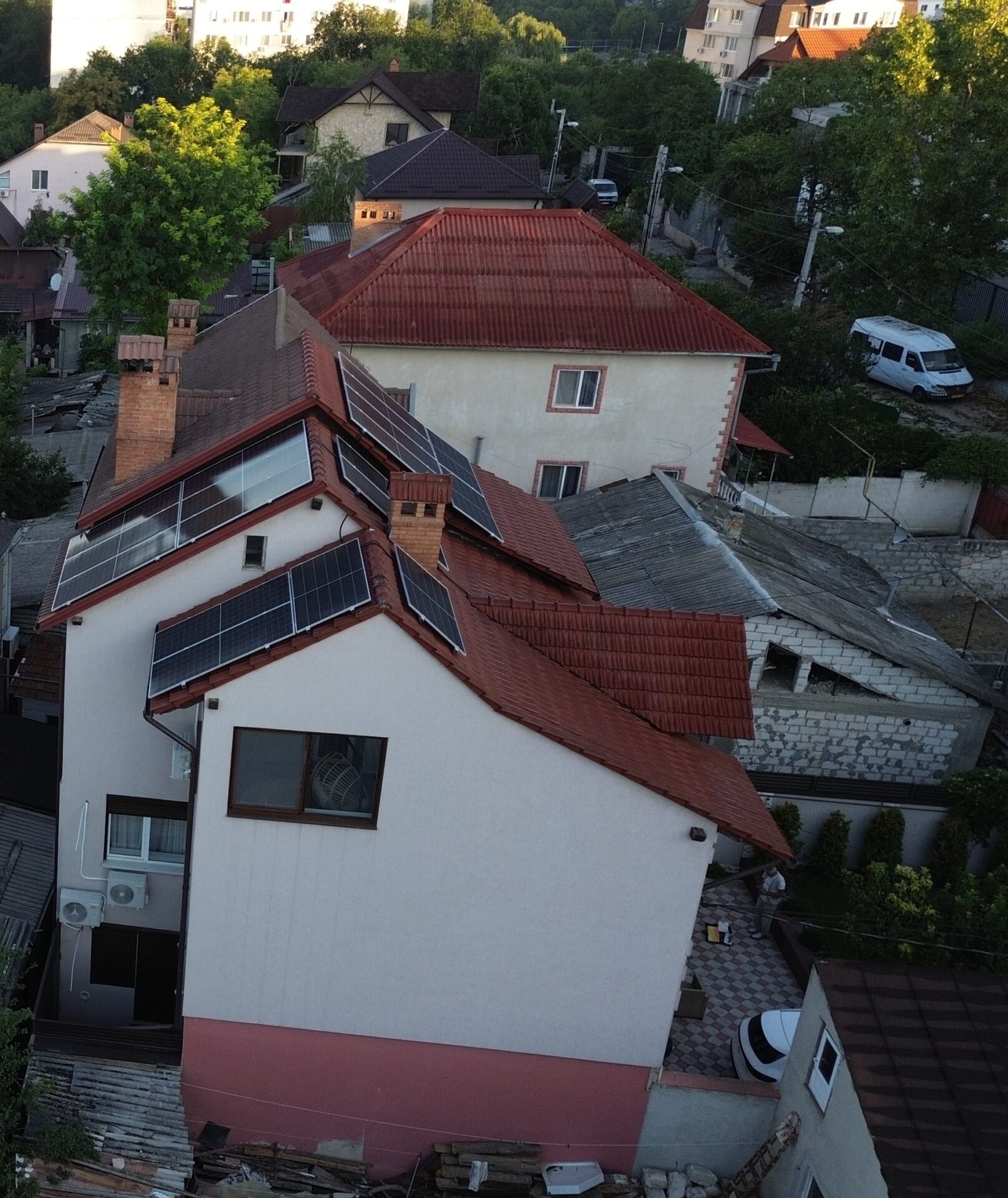 ePrime Pe strada Constantin Stamati din municipiul Chișinău, compania ePrime a instalat o stație fotovoltaică de 11 kW