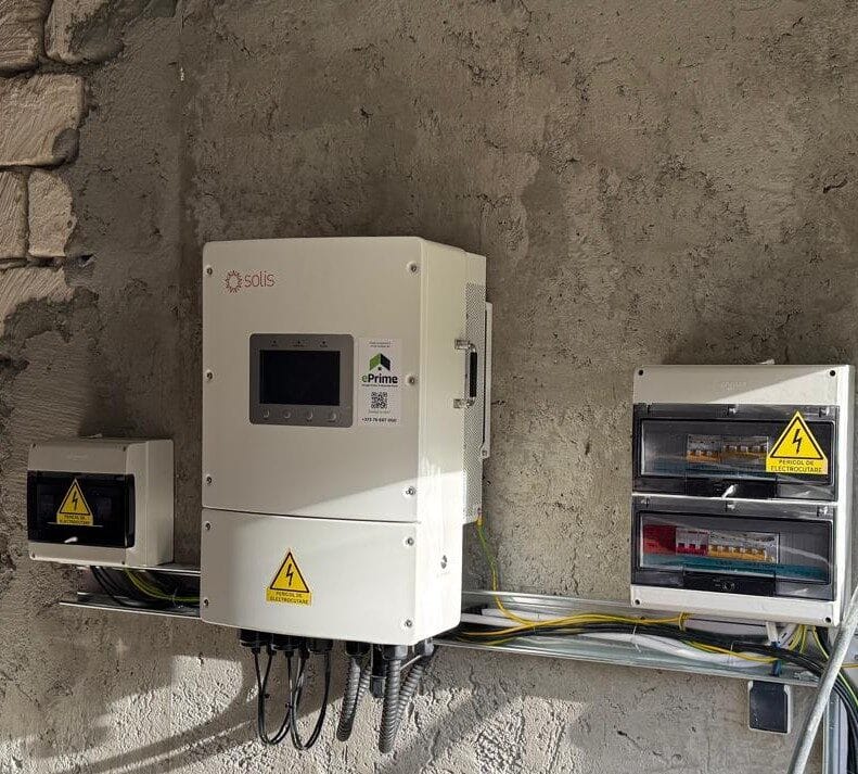 Invertor și panouri fotovoltaice 11kW, monitorizare în timp real, Vărzărești
