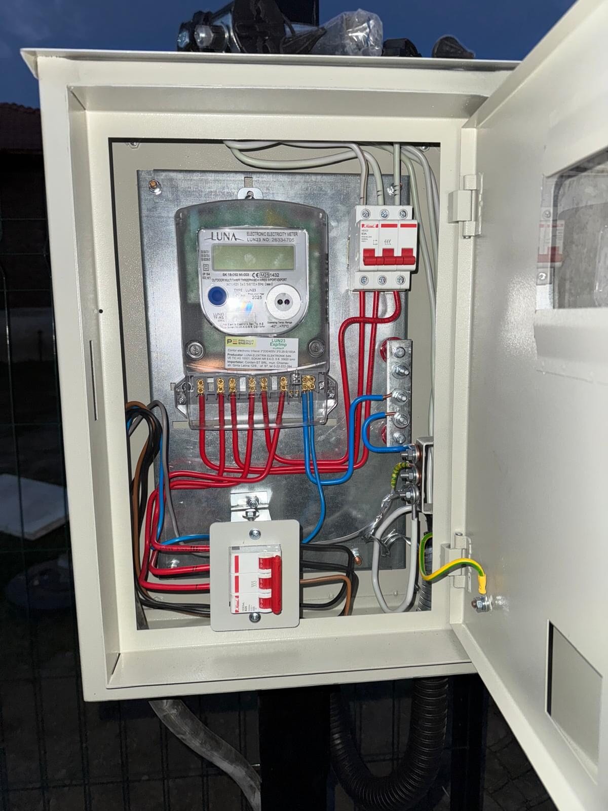 Invertor și panouri fotovoltaice 11kW, monitorizare în timp real, Vărzărești