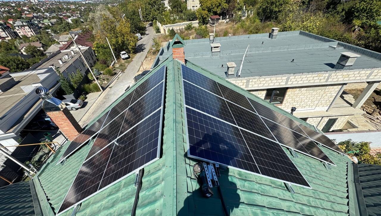 Invertor performant și panouri fotovoltaice 12kW Codru, monitorizare în timp real