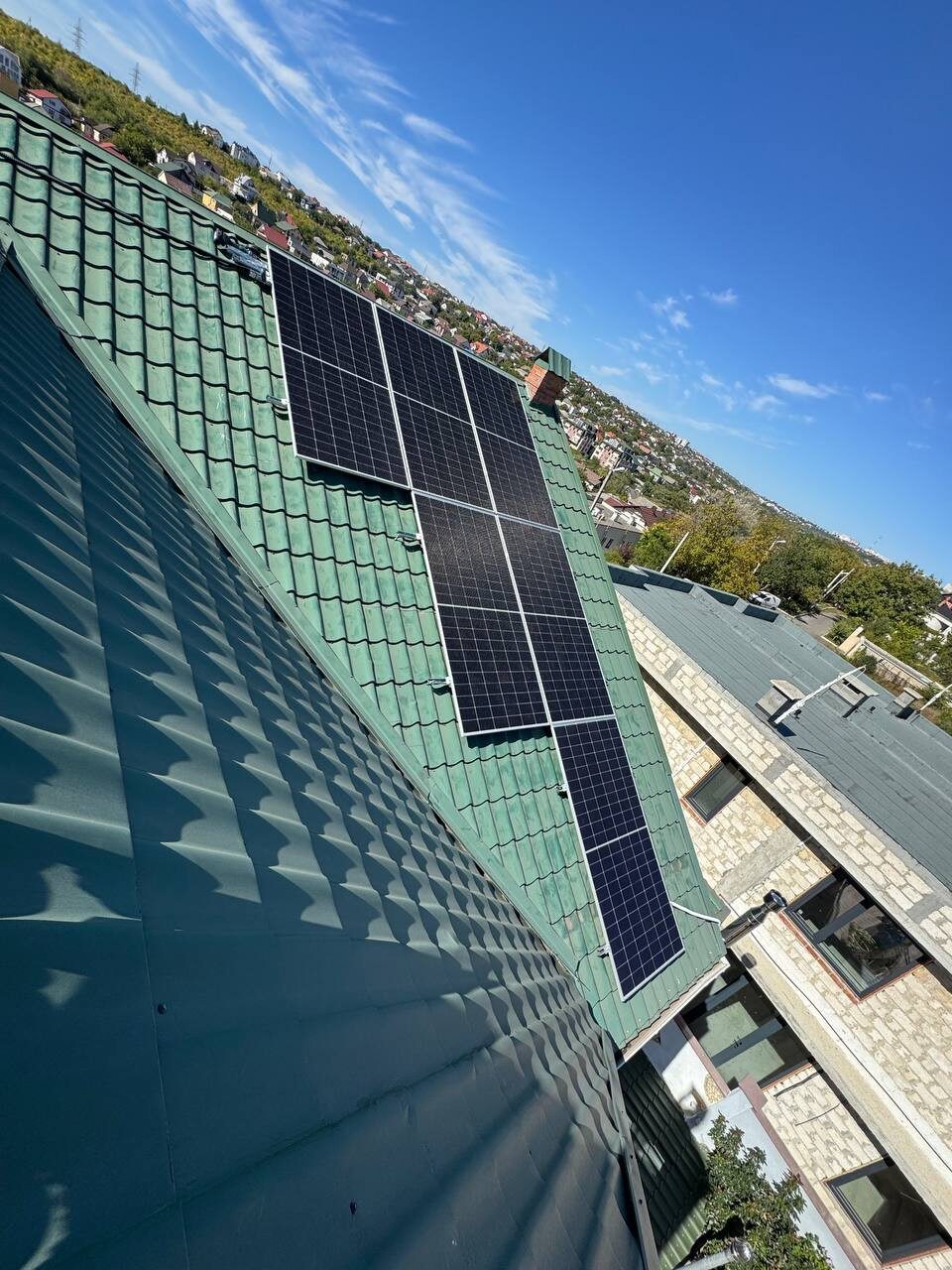 Invertor performant și panouri fotovoltaice 12kW Codru, monitorizare în timp real