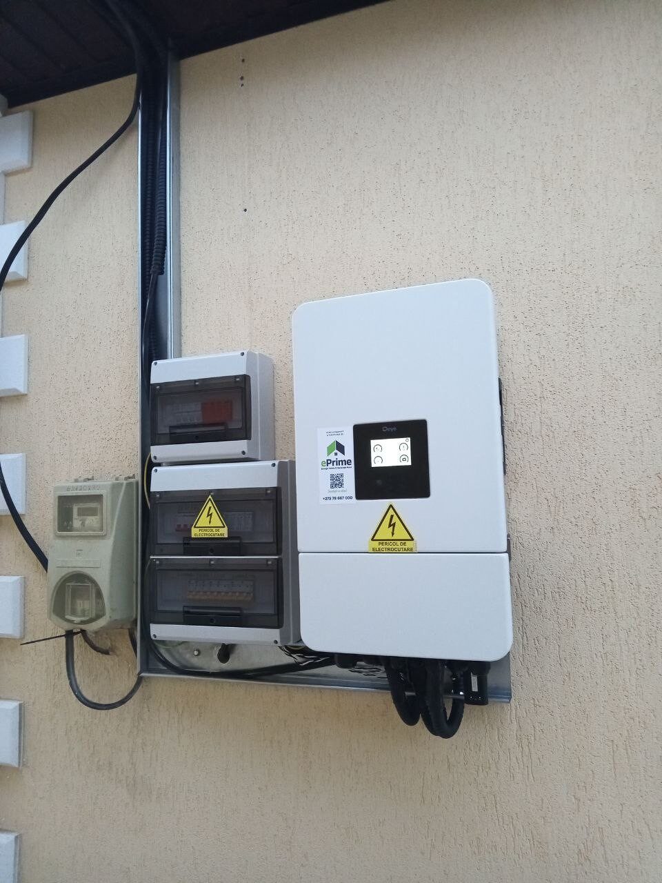 Invertor performant și panouri fotovoltaice 10kW Risipeni monitorizare în timp real