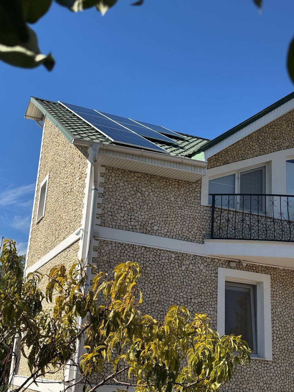 Invertor performant și panouri fotovoltaice 12kW Codru, monitorizare în timp real