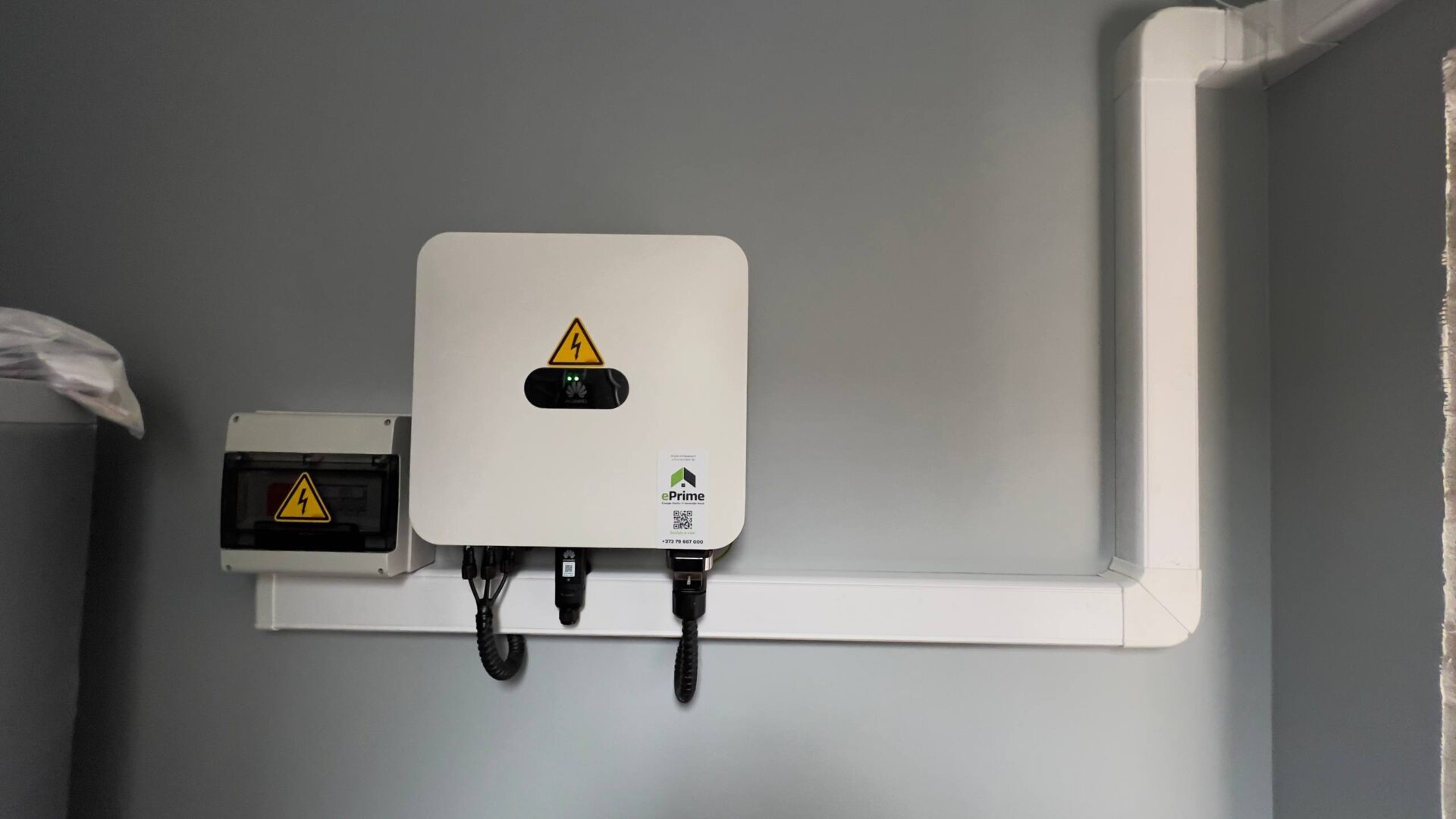 Panouri solare fotovoltaice monocristaline pentru independență energetică casă privată