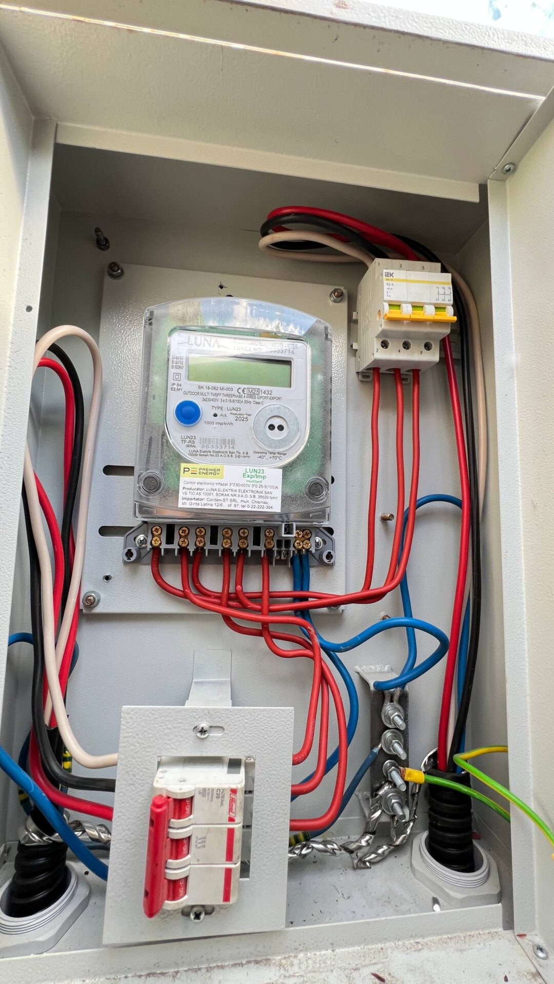 Panouri solare fotovoltaice monocristaline pentru independență energetică casă privată