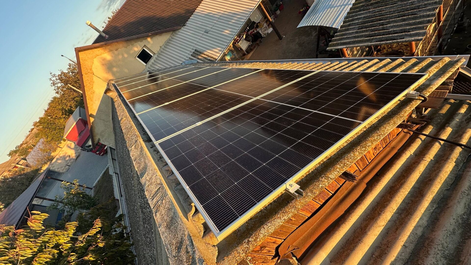 Stație fotovoltaică 12kW Colibași strada Libertății panouri solare ePrime