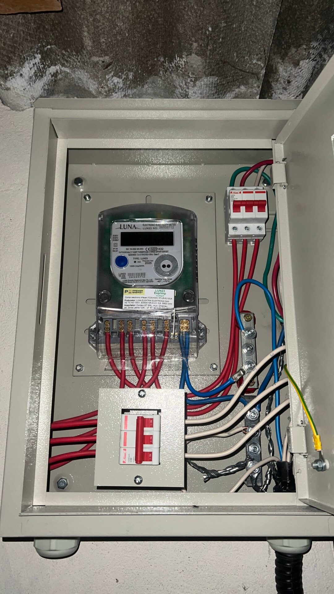 panouri-fotovoltaice-cu-acumulatori-mari ePrime Проектирование и монтаж солнечных станций в Молдове. 15 инженеров в штате. 1000+ реализованных объектов. B2B и частные дома. Офис Кишинев.