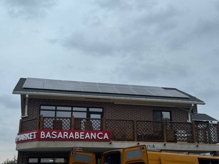 Солнечные панели на крыше магазина в Бессарабке, станция 8 кВт