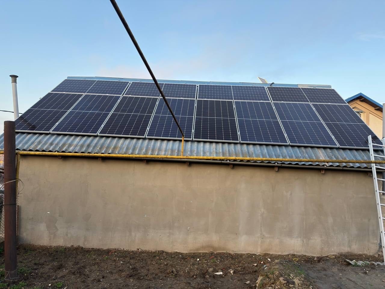 Солнечные панели Qn-Solar N-Type 585W на шиферной крыше с оптимизаторами тени ePrime