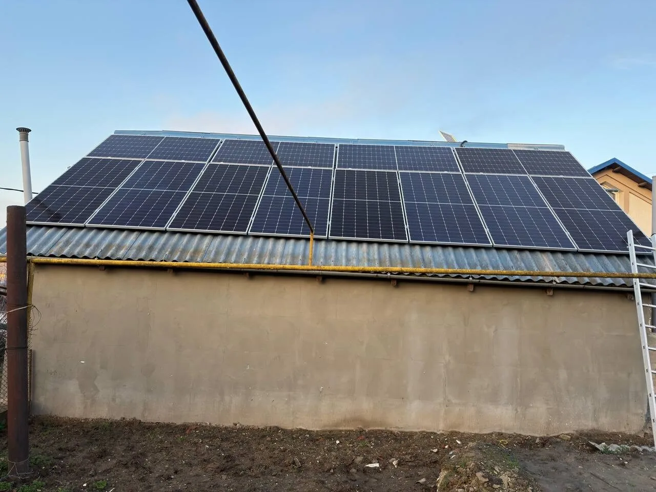 Солнечные панели Qn-Solar N-Type 585W на шиферной крыше с оптимизаторами тени ePrime