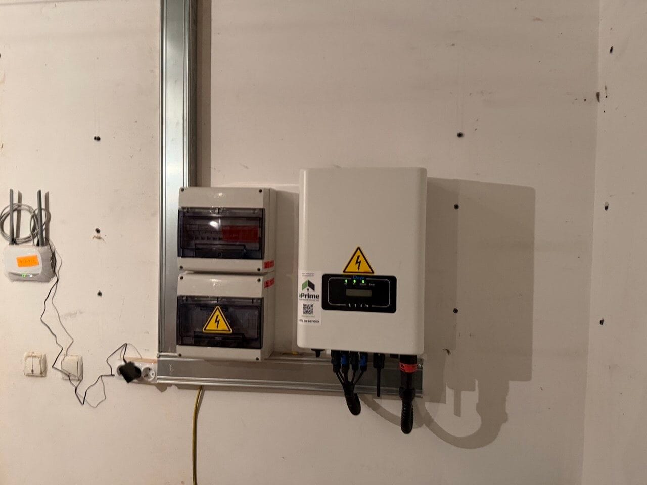 Panouri fotovoltaice Qn-Solar N-Type 585W instalate pe acoperiș de ardezie cu optimizatori de umbrire ePrime