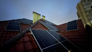 Sistem Hibrid 16 kW cu Stocare Extinsă (29 kWh)