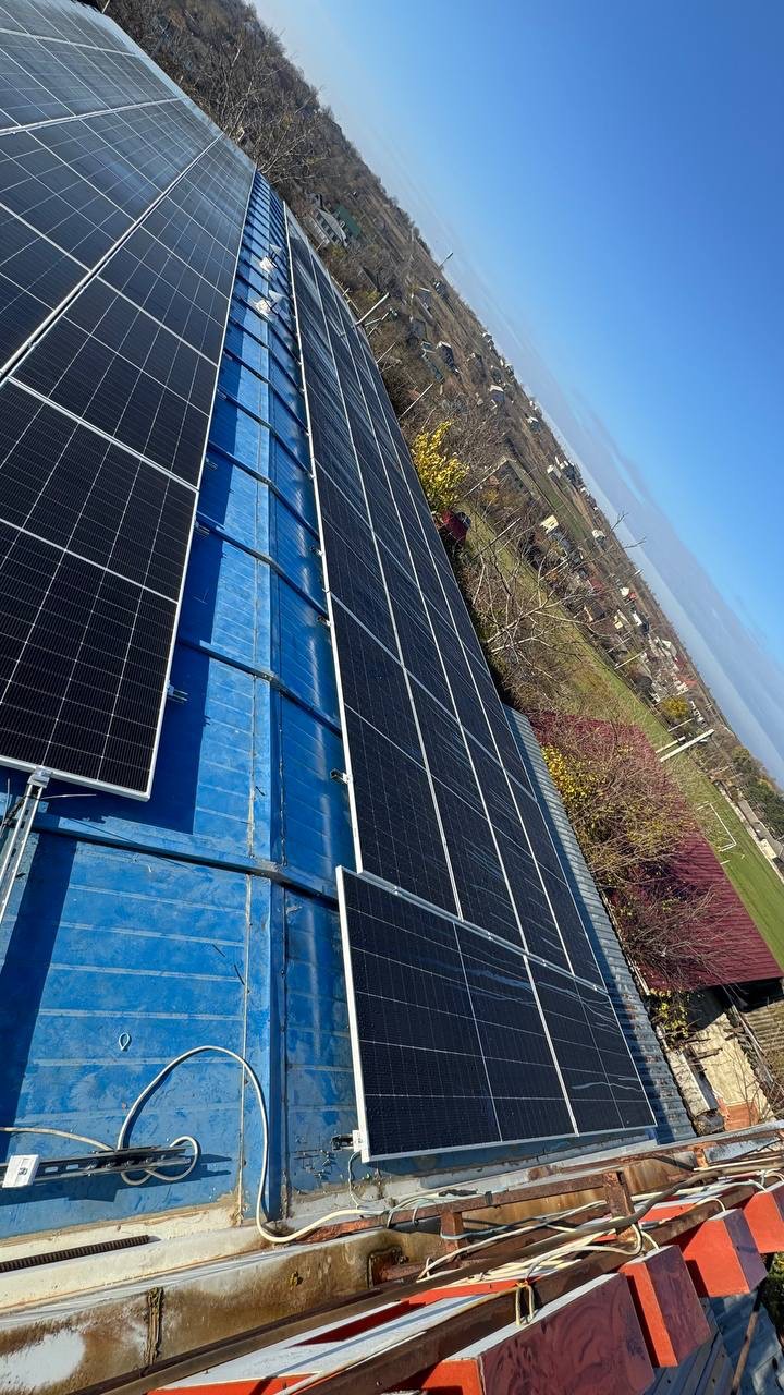 panouri-fotovoltaice-longi-615w-acoperis-industrial ePrime