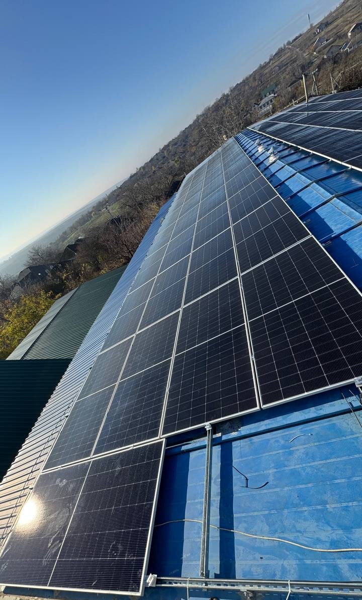 panouri-fotovoltaice-longi-615w-acoperis-industrial ePrime