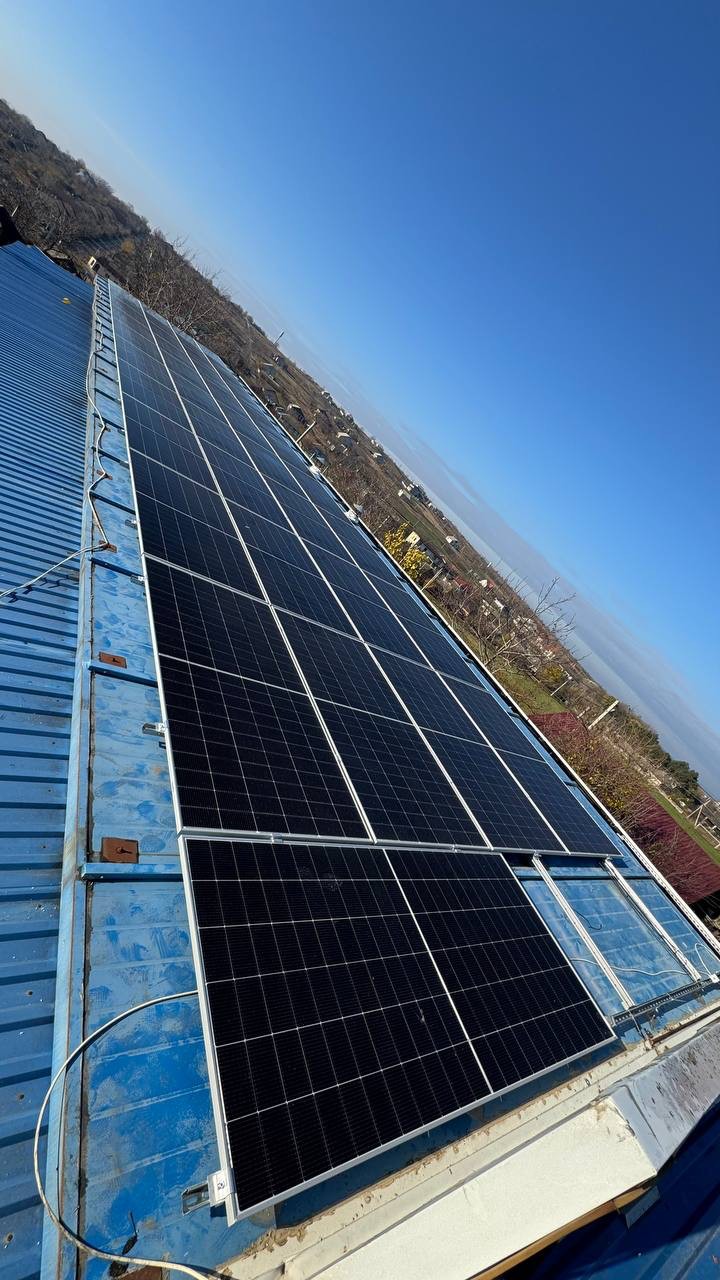 panouri-fotovoltaice-longi-615w-acoperis-industrial ePrime