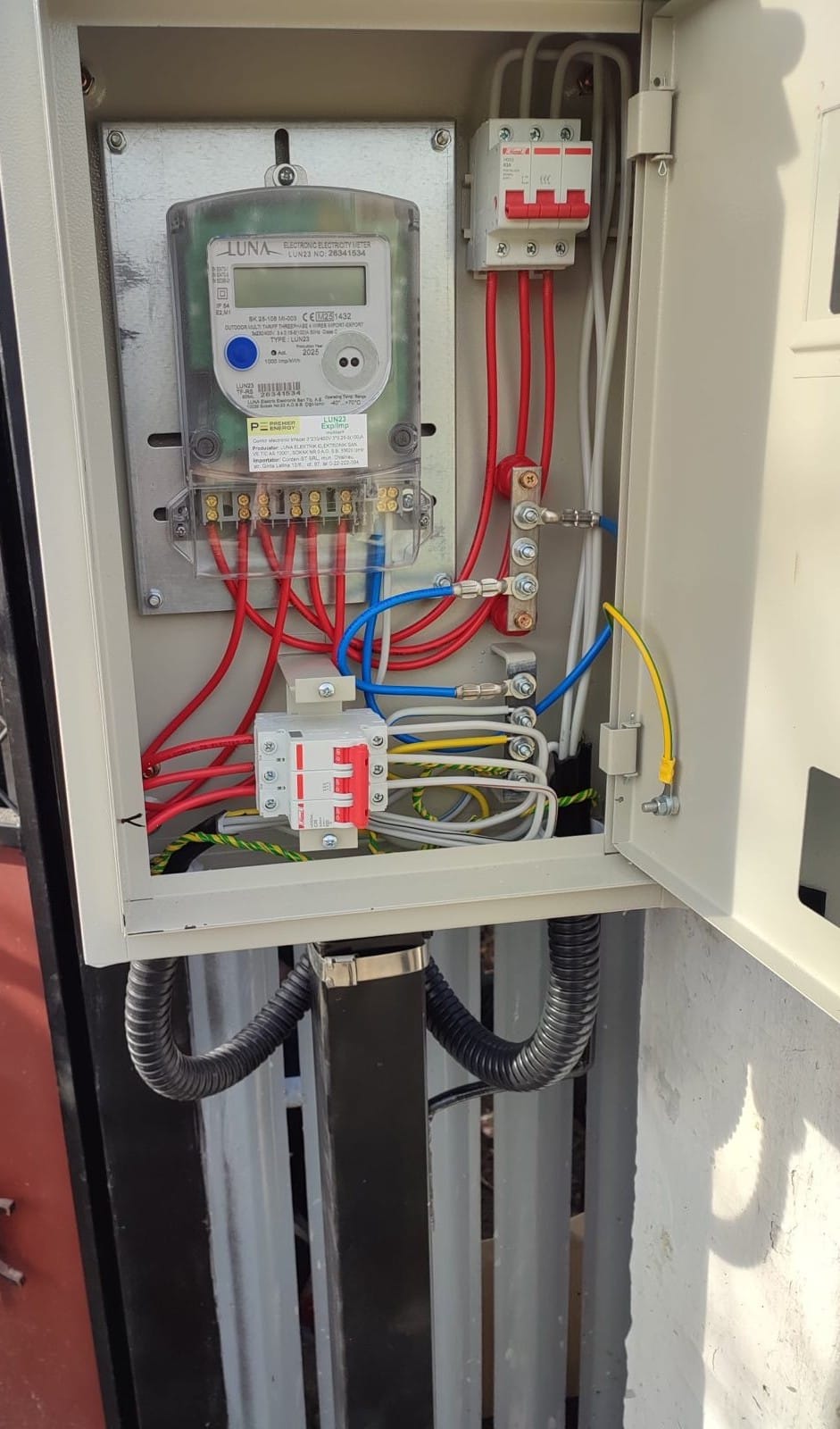 Contor electric bidirecțional și protecții pentru sistem fotovoltaic.