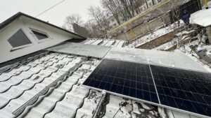 Sistem Fotovoltaic Hibrid 6.5 kW cu Stocare – Independență Energetică în Strășeni