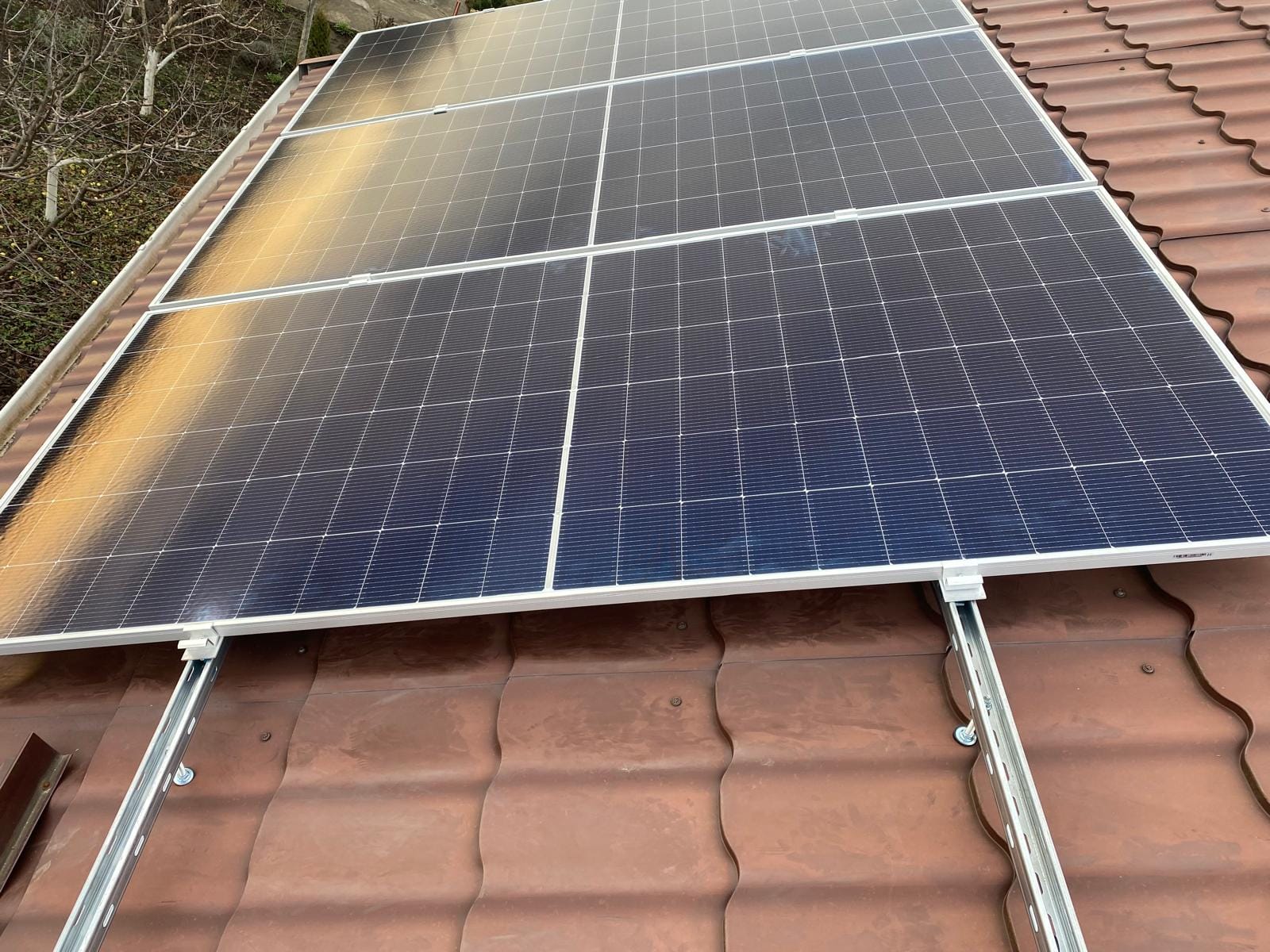 Panouri fotovoltaice LONGi instalate pe acoperiș în Ivancea, Orhei. ePrime