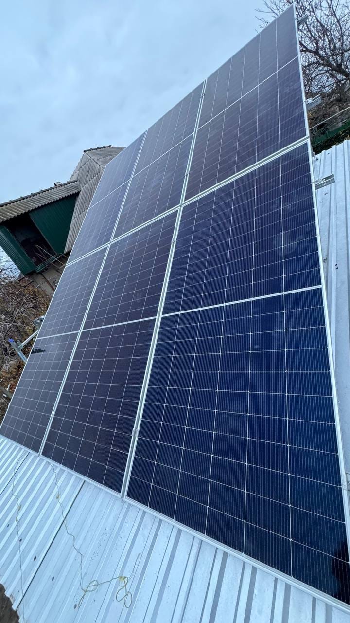 Panouri fotovoltaice LONGi 615W montate pe structură înclinată la Bulboaca.