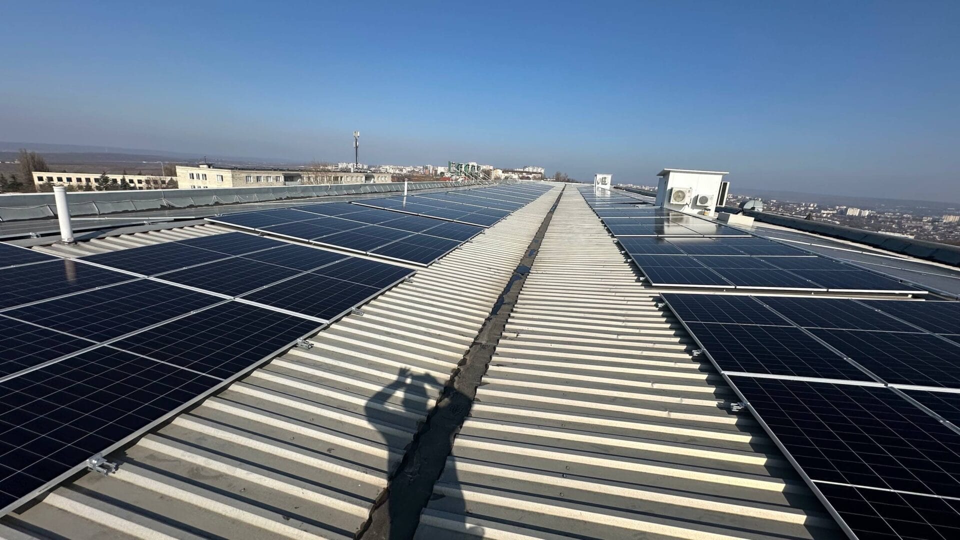 panouri fotovoltaice chisinau, statie solara 212 kw, fabrica de textile codru, panouri solare buiucani, E-Prime Moldova, instalare panouri B2B, energie verde