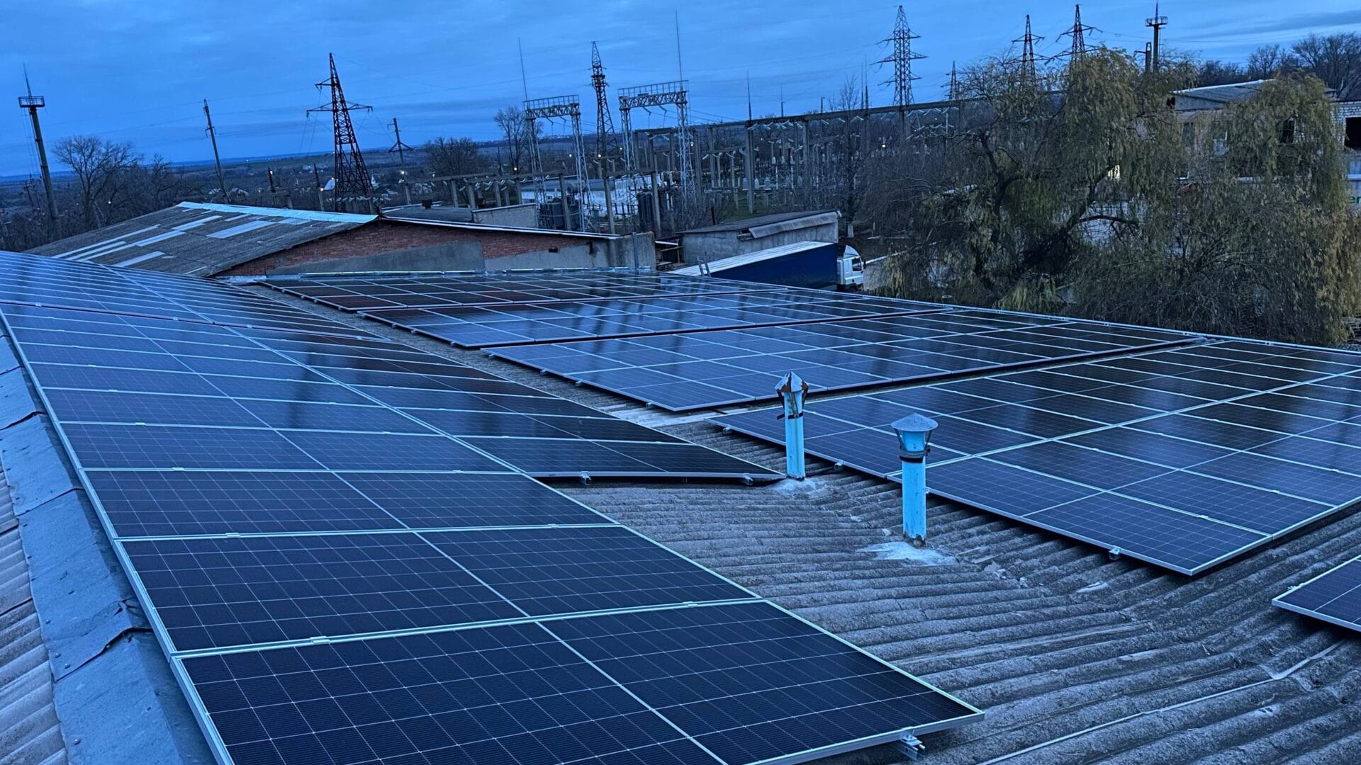 parcuri fotovoltaice, statie solara comerciala 170kw, panouri solare pret, E-Prime Moldova, instalare panouri solare B2B, energie verde, panouri fotovoltaice Varnița, panouri bifaciale Longi