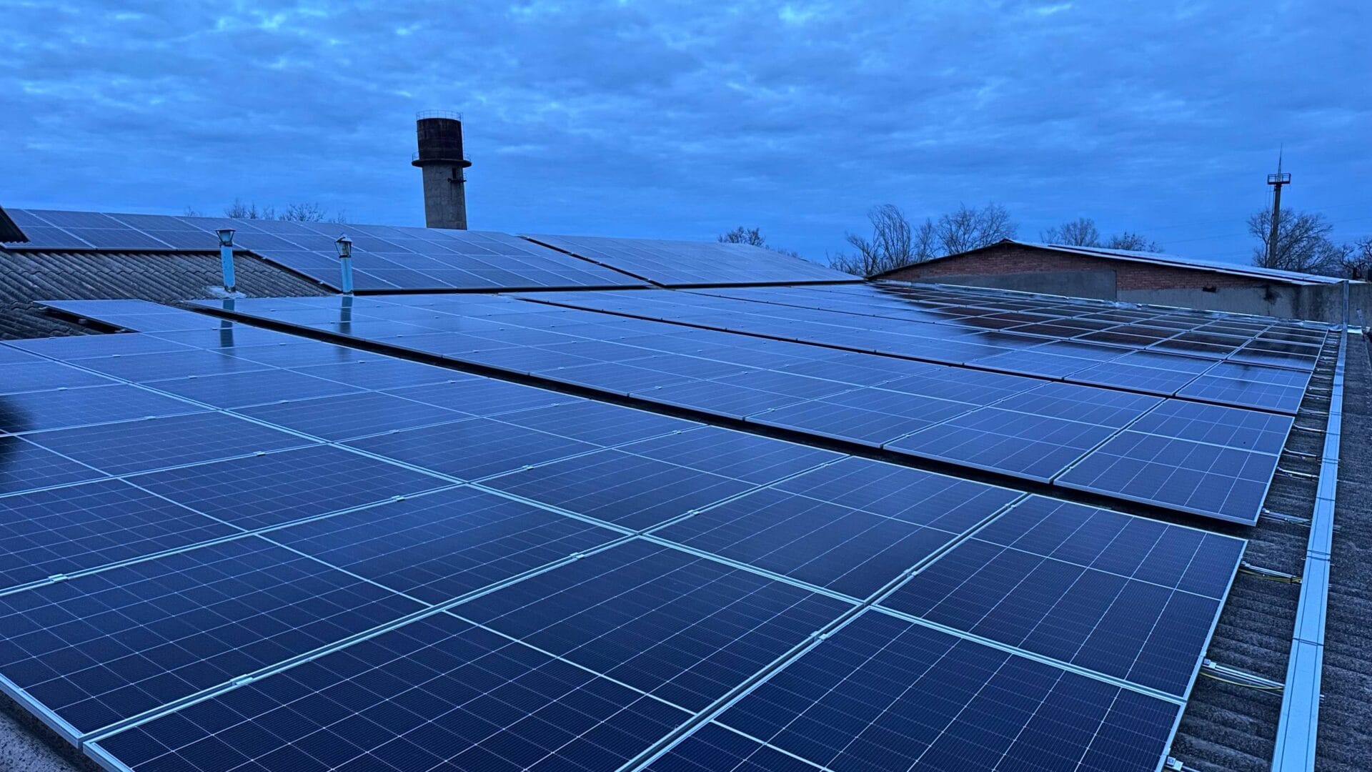 parcuri fotovoltaice, statie solara comerciala 170kw, panouri solare pret, E-Prime Moldova, instalare panouri solare B2B, energie verde, panouri fotovoltaice Varnița, panouri bifaciale Longi