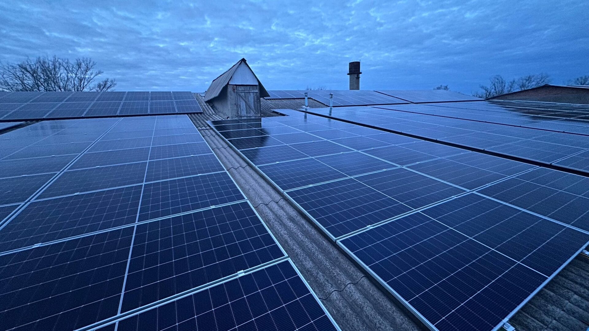 parcuri fotovoltaice, statie solara comerciala 170kw, panouri solare pret, E-Prime Moldova, instalare panouri solare B2B, energie verde, panouri fotovoltaice Varnița, panouri bifaciale Longi