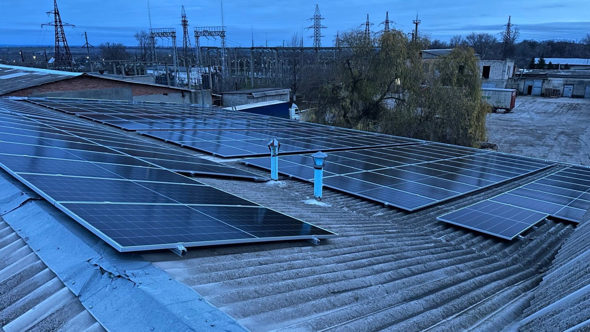 parcuri fotovoltaice, statie solara comerciala 170kw, panouri solare pret, E-Prime Moldova, instalare panouri solare B2B, energie verde, panouri fotovoltaice Varnița, panouri bifaciale Longi