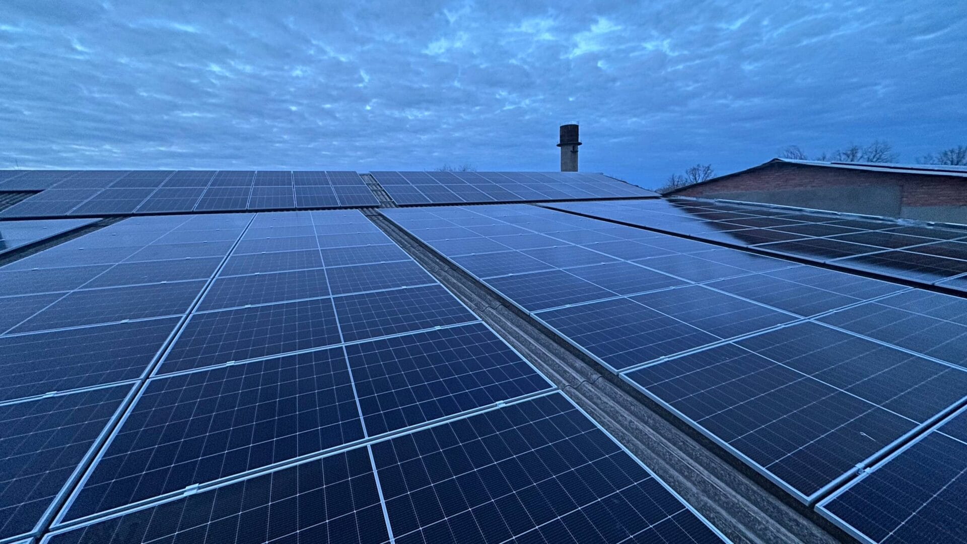 parcuri fotovoltaice, statie solara comerciala 170kw, panouri solare pret, E-Prime Moldova, instalare panouri solare B2B, energie verde, panouri fotovoltaice Varnița, panouri bifaciale Longi