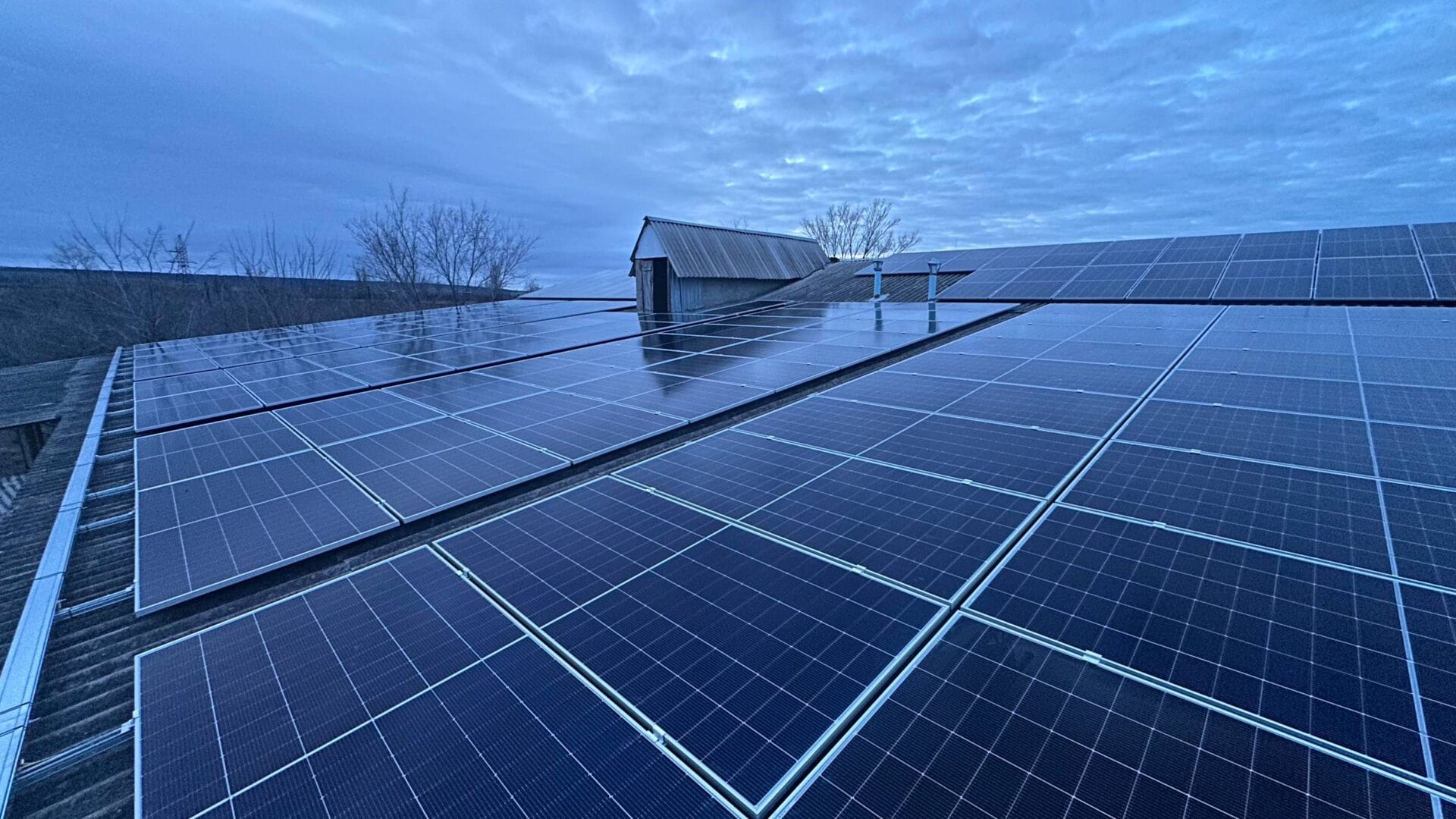 parcuri fotovoltaice, statie solara comerciala 170kw, panouri solare pret, E-Prime Moldova, instalare panouri solare B2B, energie verde, panouri fotovoltaice Varnița, panouri bifaciale Longi